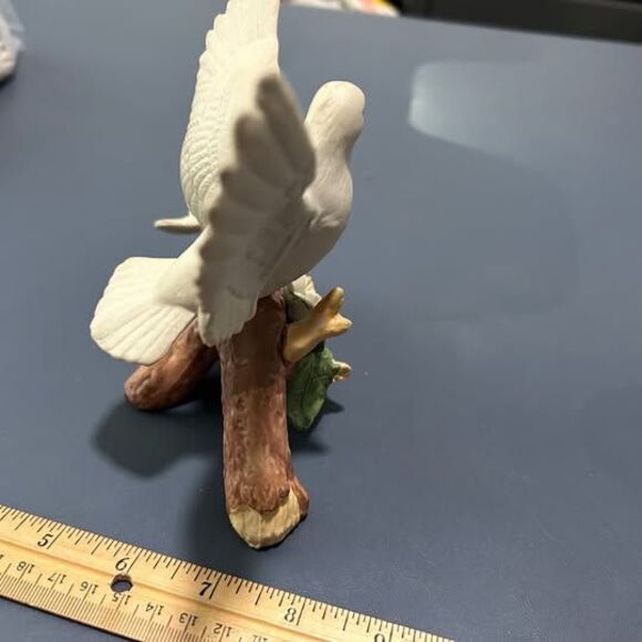 White Doves fine porcelain 1980's - Picture 4 of 5